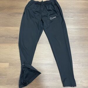 🔴 (SOLD) Nike Dri Fit Academy soccer pants